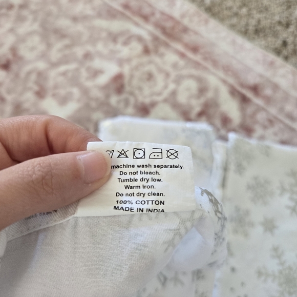 Snowflake Patterned Napkins - Picture 6 of 6